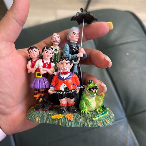 Dept 56 Snow Village Halloween A GRIMSLY FAMILY - Picture 2 of 6